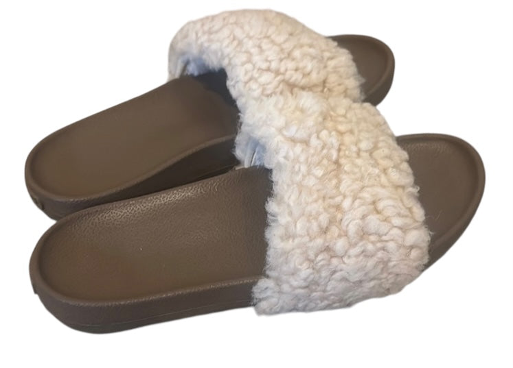 UGG Sherpa Slide Sandals *Size 8