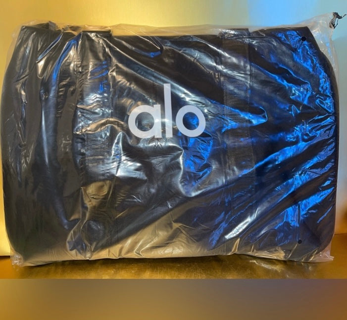 ALO YOGA Traverse Duffle Bag in Black *New