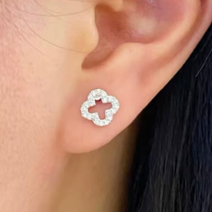 BOUTIQUE Heart Petal Stud Earrings