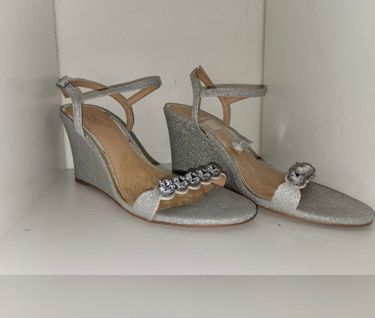 BADGLEY MISCHKA JEWEL Sparkle Wedge Silver Heels *Size 8