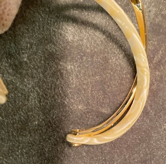 Boutique Twisted White Onyx And Gold Bangle