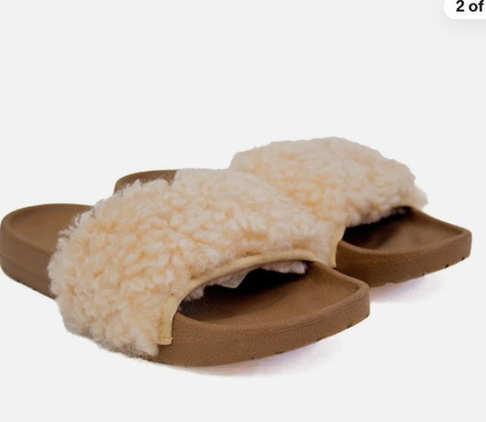 UGG Sherpa Slide Sandals *Size 8