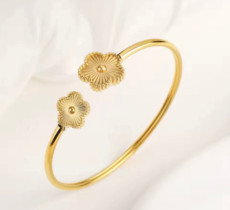 BOUTIQUE Clover Bangle *EMAIL FOR WAITLIST