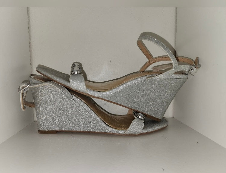 BADGLEY MISCHKA JEWEL Sparkle Wedge Silver Heels *Size 8
