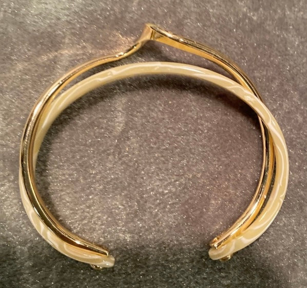 Boutique Twisted White Onyx And Gold Bangle