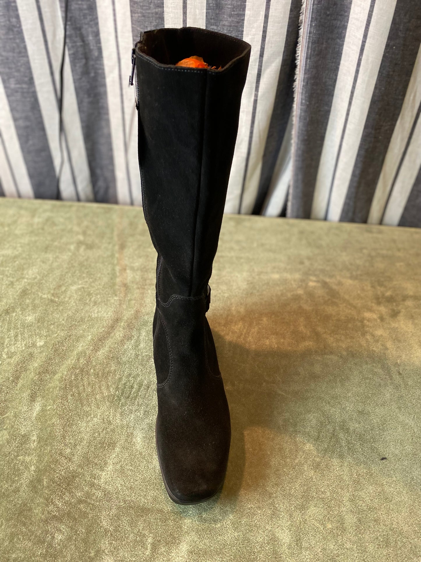 LA CANADIENNE Tall Suede Boots *Size 8