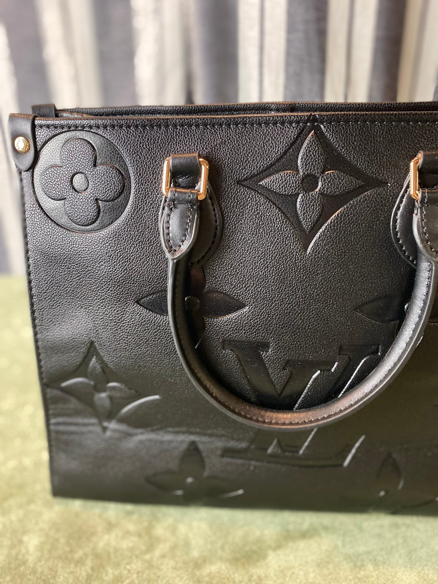 LV Onthego MM Black Bag *Size M