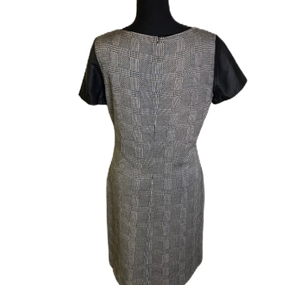 ST JOHN Fitted Wool Dress *Size 8