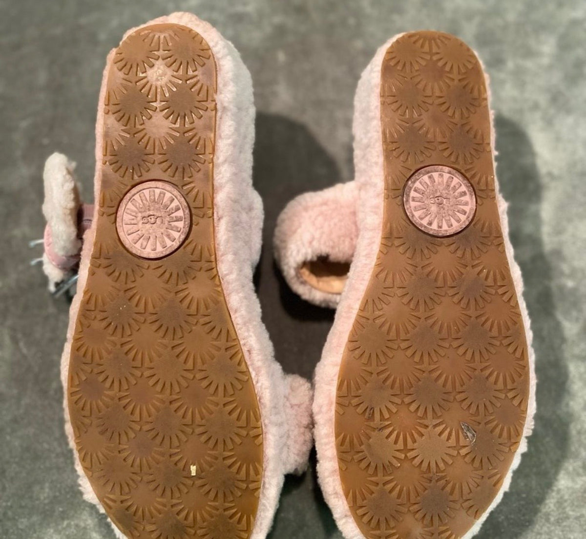 UGG Fluffy Punk Ombré Sandals Size 11