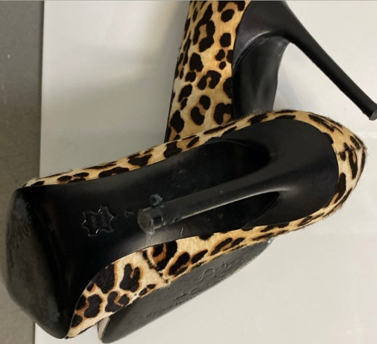 ALICE + OLIVIA Leopard Print Heels *Size 7