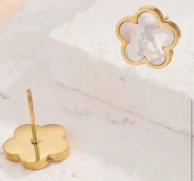 A Boutique Flower Stud Earrings