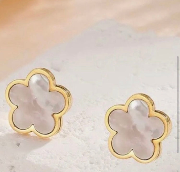 A Boutique Flower Stud Earrings