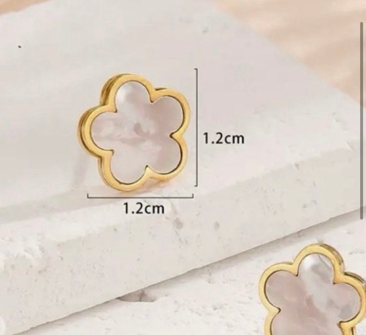 A Boutique Flower Stud Earrings